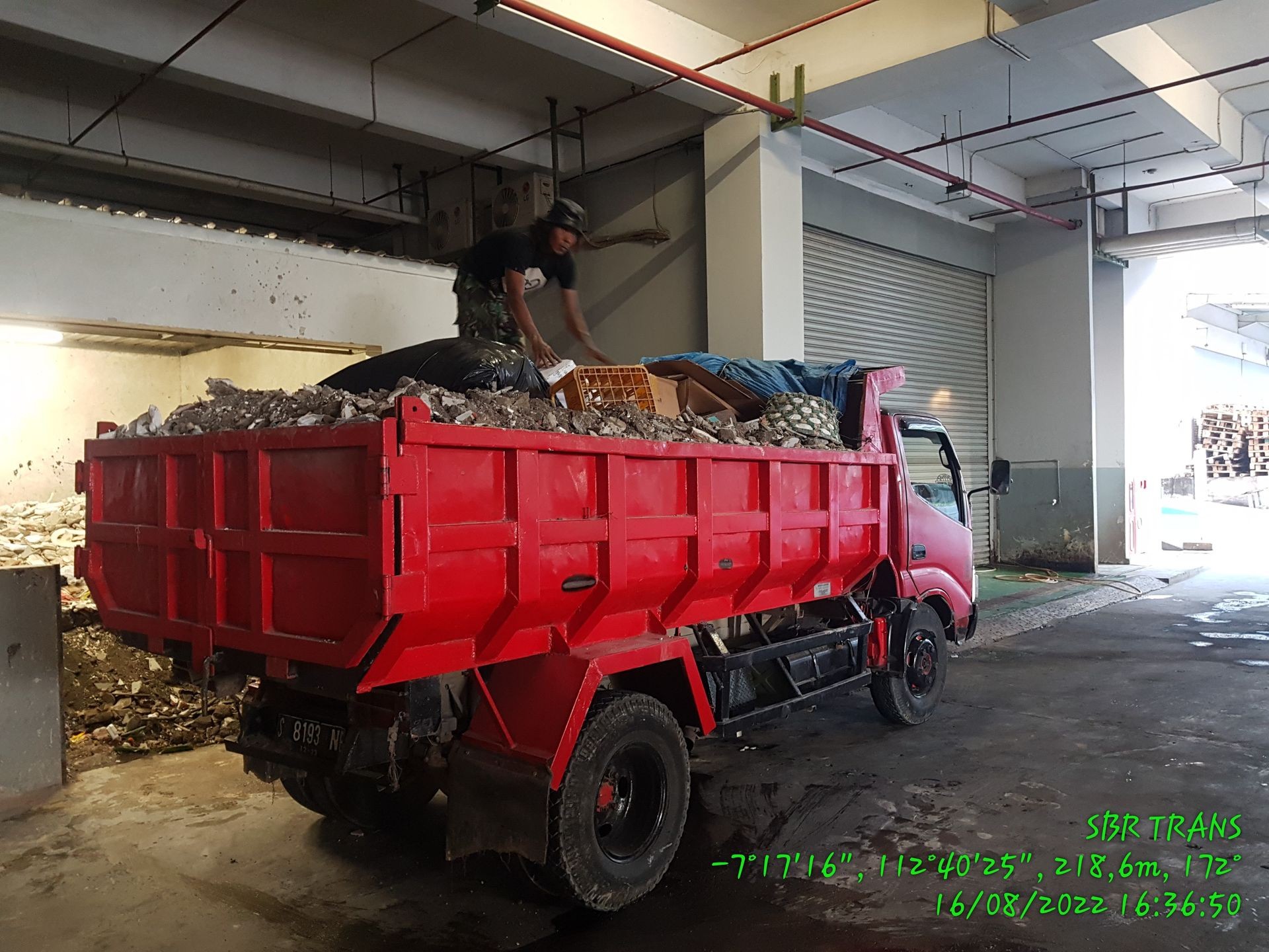 Buang Puing bangunan dumptruk 4m³