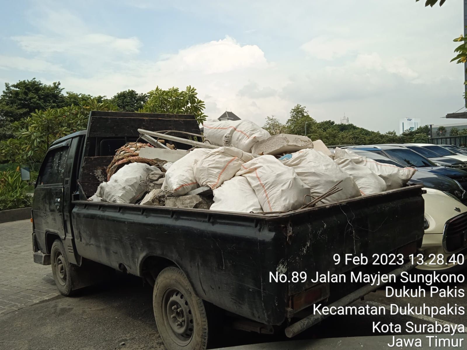 Buang Sampah proyek Pickup L300